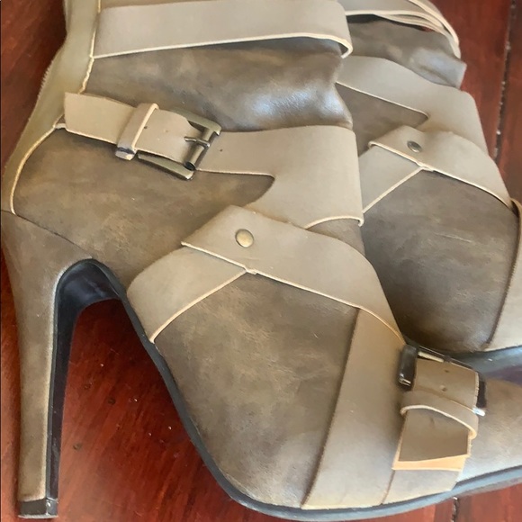 Boots - Picture 4 of 4